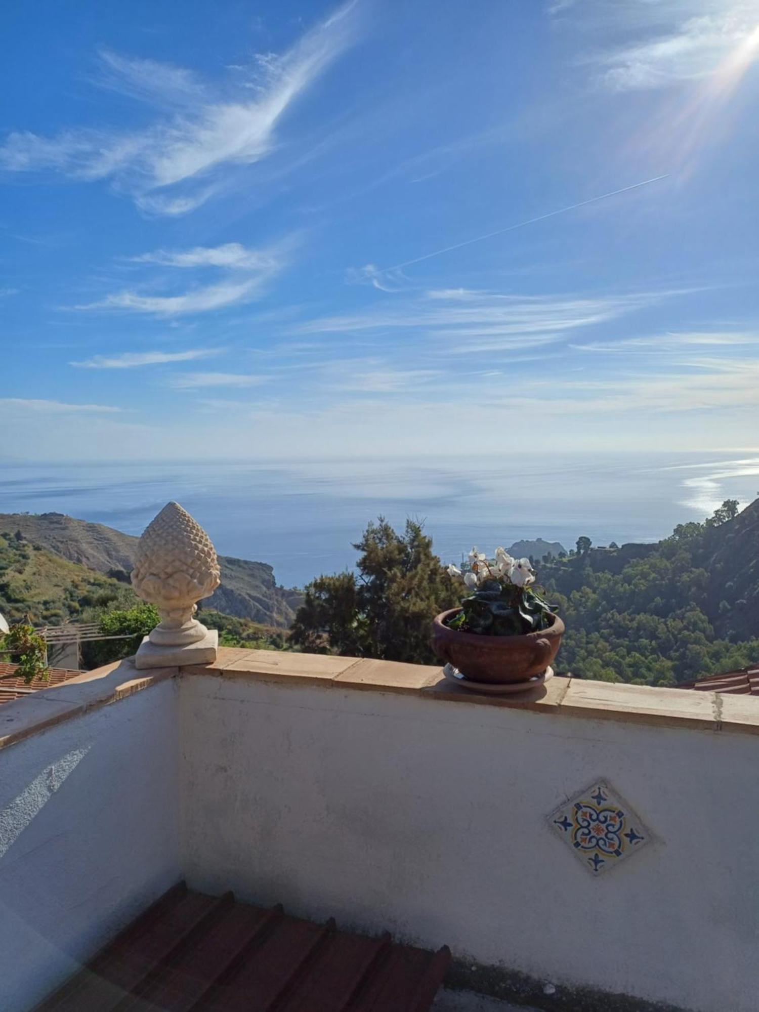 Casa Il Faro Villa Con Piscina Castelmola Luaran gambar